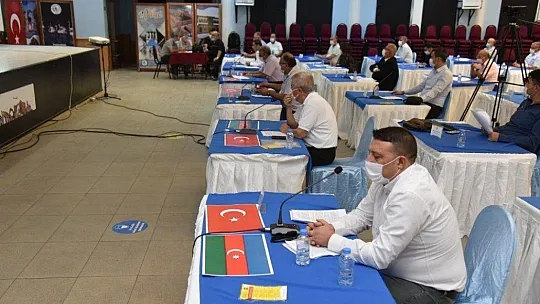 Milas'ta meclis üyelerine Azerbaycan ve Türk Bayrağı hediye edildi