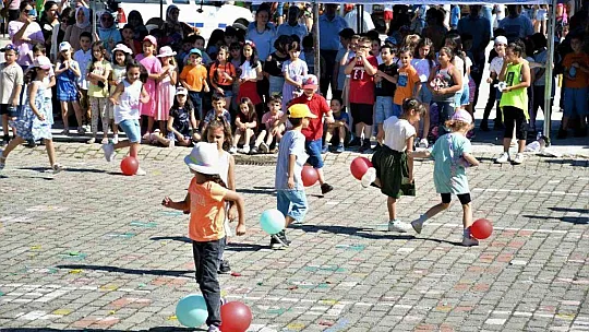 Milas'ta öğrenciler şenlikte eğlendi
