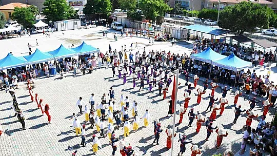 Milas'ta öğrenciler şenlikte eğlendi