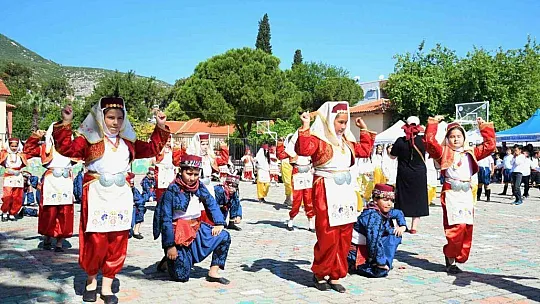 Milas'ta öğrenciler şenlikte eğlendi