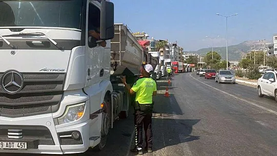 MİLAS'TA YÜK TAŞIYAN ARAÇLAR DENETLENİYOR
