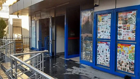 Milas'taki yangında markette büyük zarar oluştu