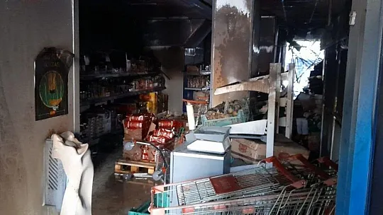 Milas'taki yangında markette büyük zarar oluştu