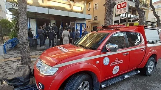 Milas'taki yangında markette büyük zarar oluştu