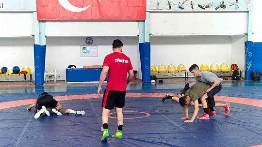 Milli güreşçilerin Köyceğiz kampı sürüyor