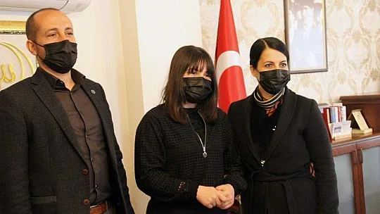 Milli şair gibi ödülünü 'Sevgi Evleri'ne bağışladı