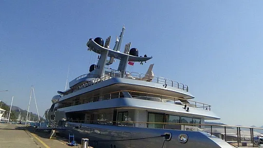 Milyon dolarlık megalüks yat Marmaris Limanı'na demir attı