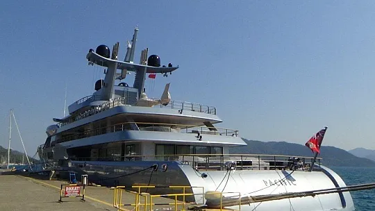 Milyon dolarlık megalüks yat Marmaris Limanı'na demir attı