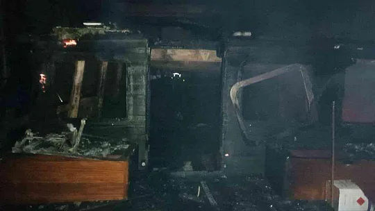 MİLYON DOLARLIK TEKNE ALEVLERE TESLİM OLDU