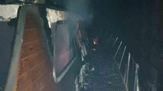 MİLYON DOLARLIK TEKNE ALEVLERE TESLİM OLDU