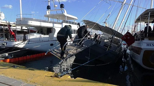 Milyon dolarlık tekne bir anda yan yattı