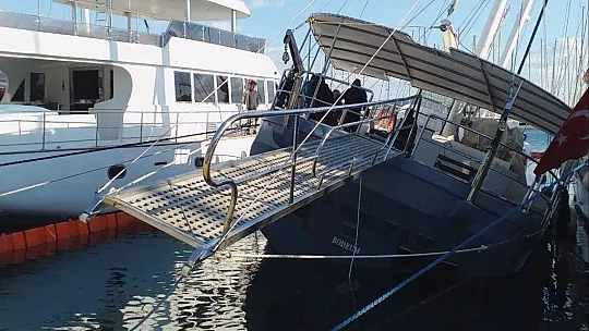 Milyon dolarlık tekne bir anda yan yattı