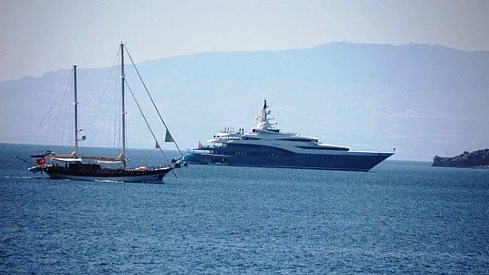 Milyon dolarlık yatlar ardı ardına Bodrum'a demir attı