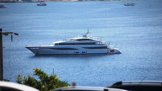 Milyon dolarlık yatlar ardı ardına Bodrum'a demir attı