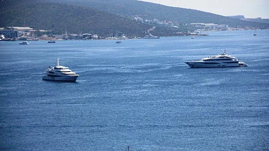 Milyon dolarlık yatlar ardı ardına Bodrum'a demir attı