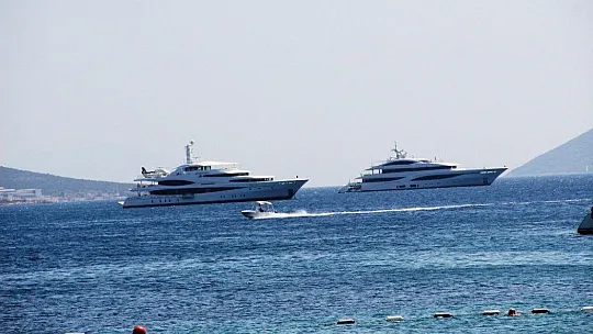 Milyon dolarlık yatlar ardı ardına Bodrum'a demir attı