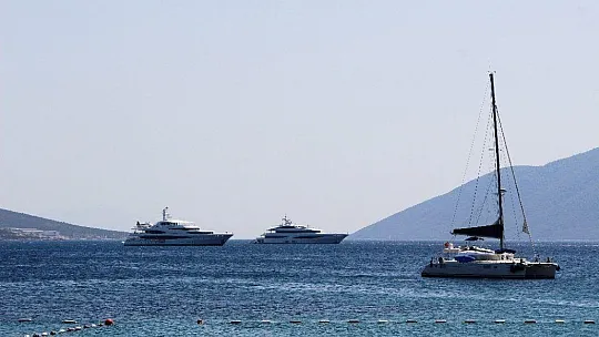 Milyon dolarlık yatlar ardı ardına Bodrum'a demir attı