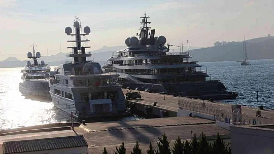 Milyon dolarlık yatlar ardı ardına yanaştı, bakan bir daha baktı