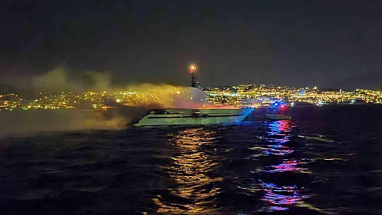 Milyonlarca lira değerindeki yat alev alev yandı, soğutma çalışmaları esnasında sulara gömüldü
