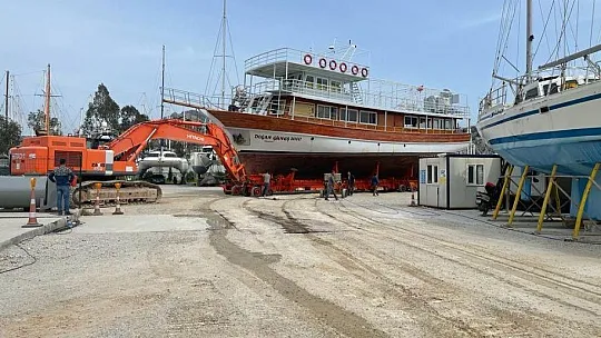 Milyonluk tekneler deniz sezonu için hazırlanıyor