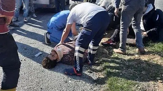 Minibüs, motosikletle çarpıştı: 2 yaralı