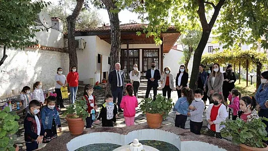 Minik okurlar için imza günü