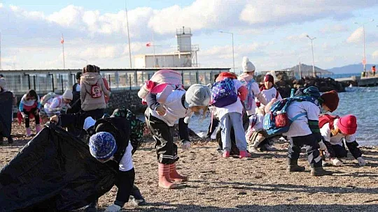 Minikler sahilleri pırıl pırıl yaptı