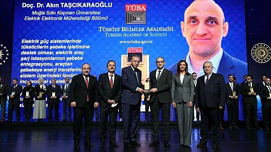 'TÜBA Bilim Ödülü'nü Cumhurbaşkanı Erdoğan'dan Aldı