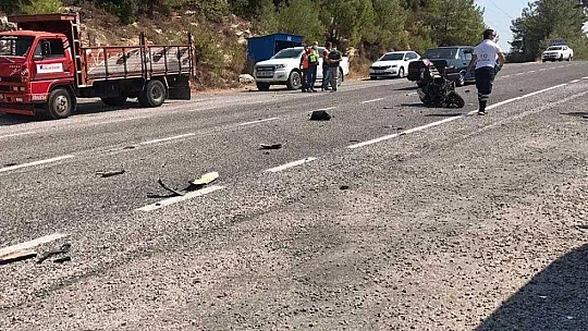 Motorsiklet ile otomobil çarpıştı 1 yaralı