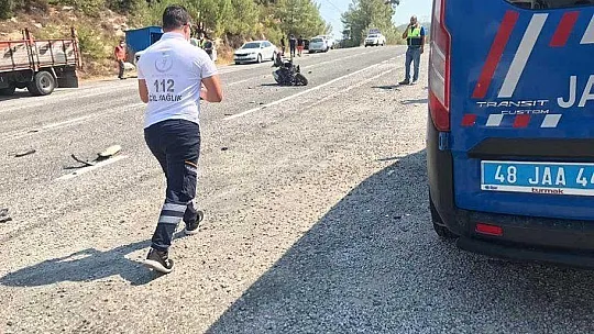 Motorsiklet ile otomobil çarpıştı 1 yaralı