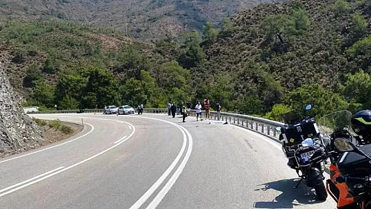 Motosiklet bariyerlere çarptı: 1 ölü
