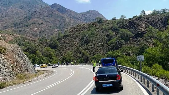 Motosiklet bariyerlere çarptı: 1 ölü