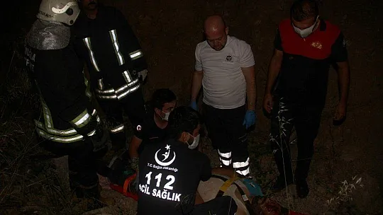 Motosiklet dereye uçtu: 2 Yaralı