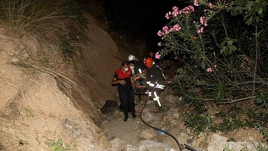 Motosiklet dereye uçtu: 2 Yaralı