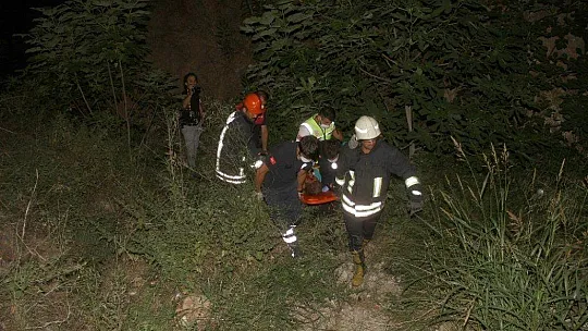 Motosiklet dereye uçtu: 2 Yaralı