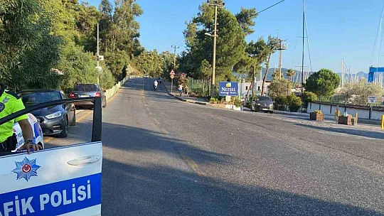 Motosiklet ile minibüsün karıştığı 1 ölümlü kaza güvenlik kamerasında