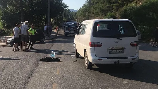 Motosiklet ile minibüsün karıştığı 1 ölümlü kaza güvenlik kamerasında