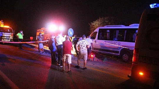 Motosiklet ile yolcu minibüsü çarpıştı: 1 ölü, 1 yaralı