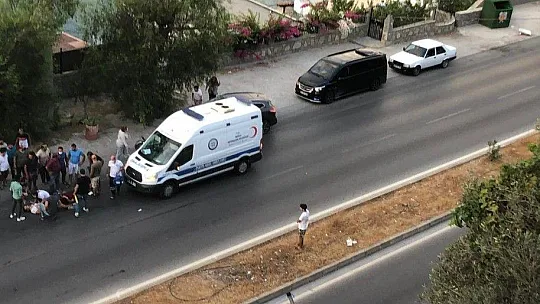 Motosiklet yayaya çarptı: 2 yaralı