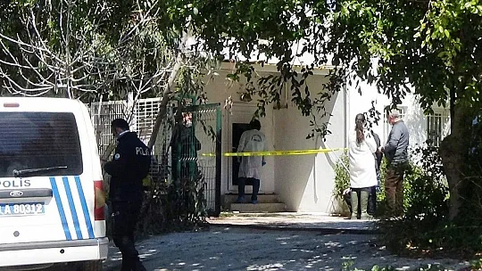 Müdür yardımcısı evinde ölü bulundu
