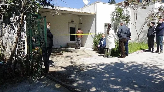 Müdür yardımcısı evinde ölü bulundu