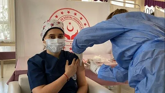 Muğla Aile, Çalışma ve Sosyal Hizmetler İl Müdürlüğü'nde Covid-19 aşılaması tamamlandı