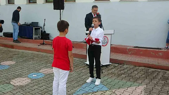 Öğrenciler karne sevinci yaşadı