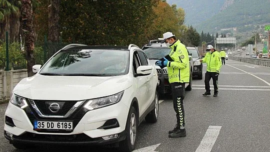 Muğla'da 2020'nin son gününde de trafik denetimleri sürdü