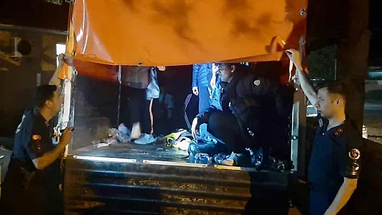 41 göçmen ile iki organizatör yakalandı