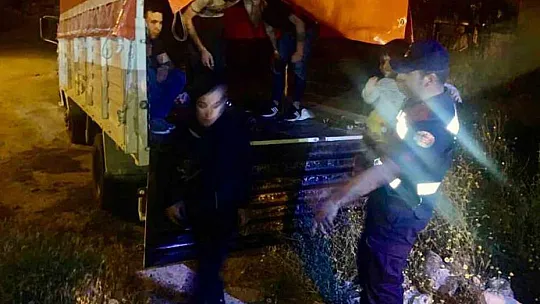41 göçmen ile iki organizatör yakalandı