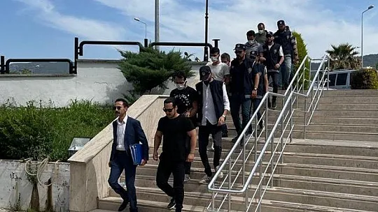 Muğla'da 81 düzensiz göçmen, 6 göçmen kaçakçısı yakalandı