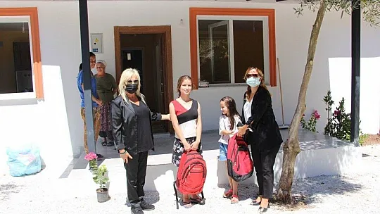Muğla'da afetzede öğrencilere kırtasiye yardımı yapıldı