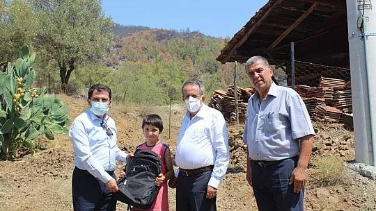 Muğla'da afetzede öğrencilere kırtasiye yardımı yapıldı