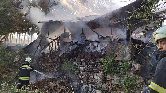 Muğla'da bir ahır yangını daha
